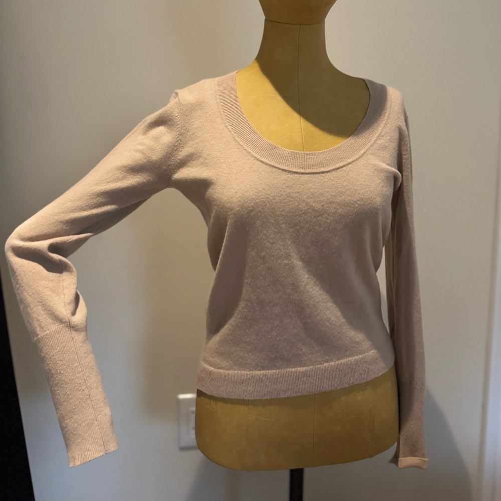 Club Monaco Italian Yarn Women's Beige Scoop Neck Sweater (M)